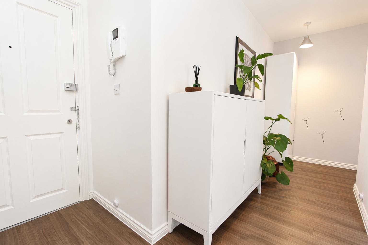 2 bed property in London Road, Wallington